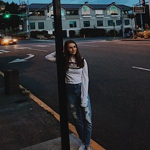 Meet your Posher, Kira